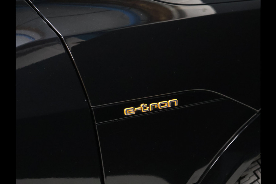 Audi e-tron e-tron 55 quattro advanced 95 kWh [TREKHAAK AFNEEMBAAR, APPLE CARPLAY, ANDROID, MEMORY SEATS, CAMERA, ADAPTIVE CRUISE, VOL LEDER, STOELVERWARMING, CLIMATE, NIEUWSTAAT]