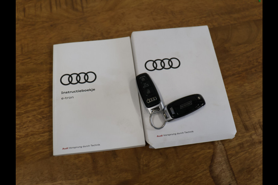Audi e-tron e-tron 55 quattro advanced 95 kWh [TREKHAAK AFNEEMBAAR, APPLE CARPLAY, ANDROID, MEMORY SEATS, CAMERA, ADAPTIVE CRUISE, VOL LEDER, STOELVERWARMING, CLIMATE, NIEUWSTAAT]