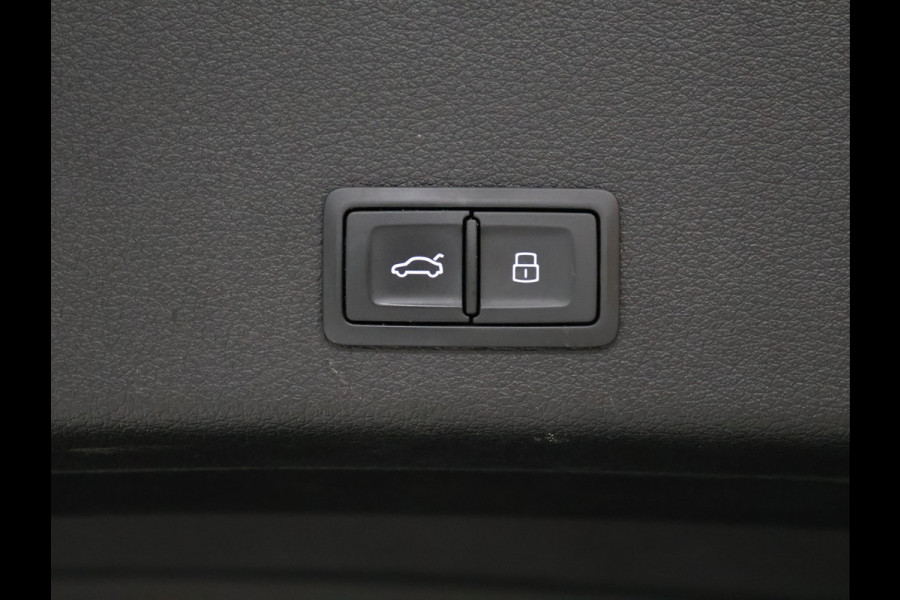 Audi e-tron e-tron 55 quattro advanced 95 kWh [TREKHAAK AFNEEMBAAR, APPLE CARPLAY, ANDROID, MEMORY SEATS, CAMERA, ADAPTIVE CRUISE, VOL LEDER, STOELVERWARMING, CLIMATE, NIEUWSTAAT]