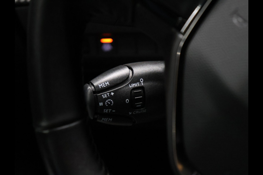 Peugeot 208 1.2 PureTech Active [APPLE CARPLAY, ANDROID, CRUISE, LANE ASSIST, PDC ACHTER, CLIMATE, NIEUWSTAAT]
