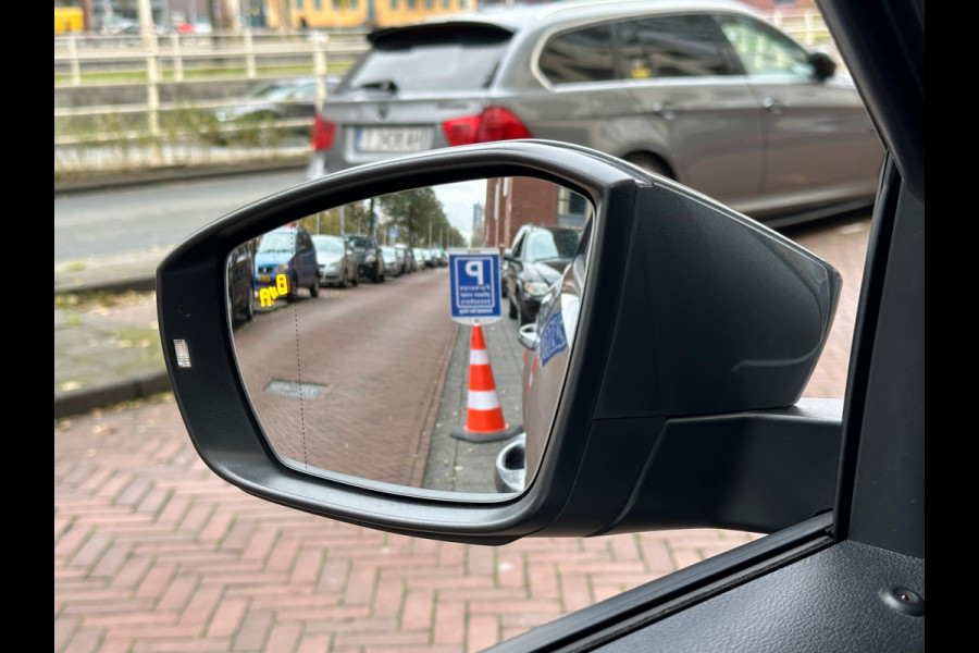 Volkswagen T-Roc 1.5 TSI Style Automaat Navi Clima Camera