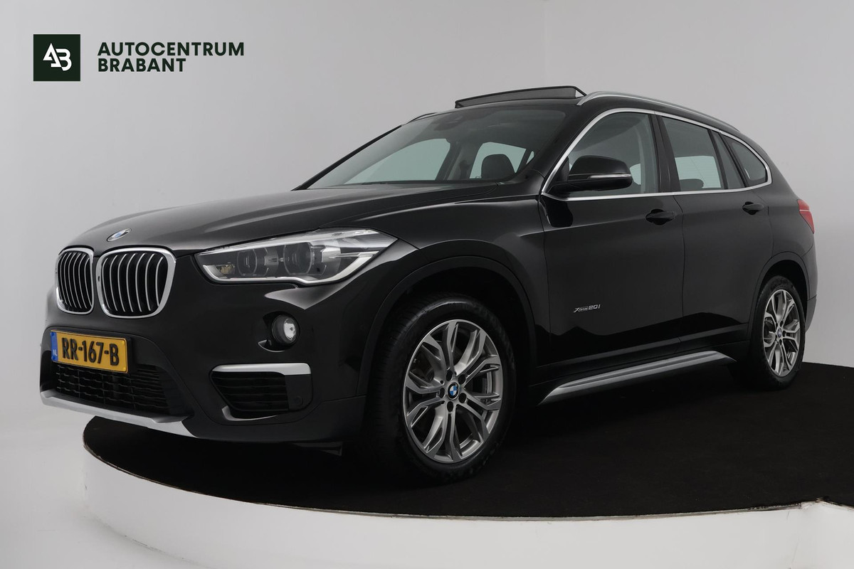 BMW X1 XDrive20i High Executive (PANORAMADAK, TREKHAAK, STOELVERWARMING, ACHTERUITRIJCAMERA, HEAD-UP, DEALER ONDERHOUDEN) BMW X1 XDrive20i High Executive (PANORAMADAK, TREKHAAK, STOELVERWARMING, ACHTERUITRIJCAMERA, HEAD-UP, DEALER ONDERHOUDEN)