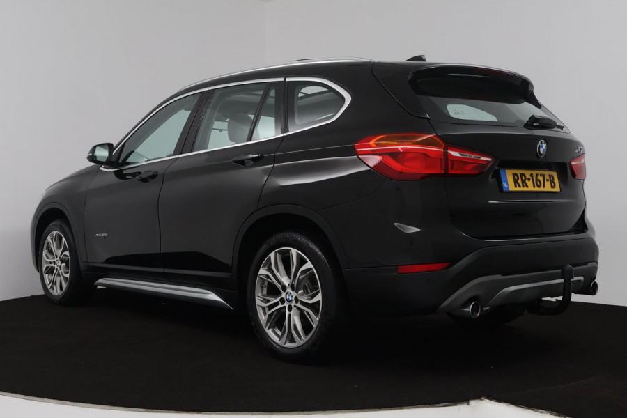 BMW X1 XDrive20i High Executive (PANORAMADAK, TREKHAAK, STOELVERWARMING, ACHTERUITRIJCAMERA, HEAD-UP, DEALER ONDERHOUDEN) BMW X1 XDrive20i High Executive (PANORAMADAK, TREKHAAK, STOELVERWARMING, ACHTERUITRIJCAMERA, HEAD-UP, DEALER ONDERHOUDEN)