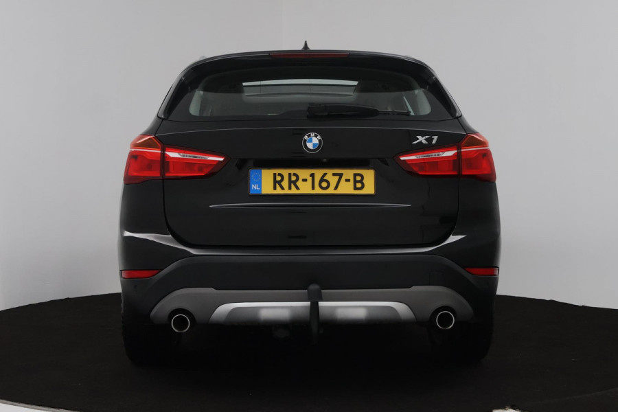 BMW X1 XDrive20i High Executive (PANORAMADAK, TREKHAAK, STOELVERWARMING, ACHTERUITRIJCAMERA, HEAD-UP, DEALER ONDERHOUDEN) BMW X1 XDrive20i High Executive (PANORAMADAK, TREKHAAK, STOELVERWARMING, ACHTERUITRIJCAMERA, HEAD-UP, DEALER ONDERHOUDEN)