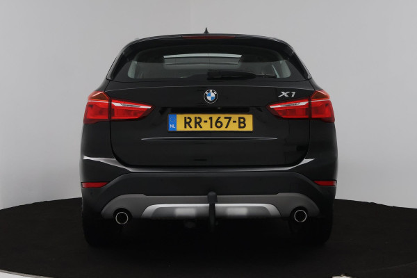 BMW X1 XDrive20i High Executive (PANORAMADAK, TREKHAAK, STOELVERWARMING, ACHTERUITRIJCAMERA, HEAD-UP, DEALER ONDERHOUDEN) BMW X1 XDrive20i High Executive (PANORAMADAK, TREKHAAK, STOELVERWARMING, ACHTERUITRIJCAMERA, HEAD-UP, DEALER ONDERHOUDEN)