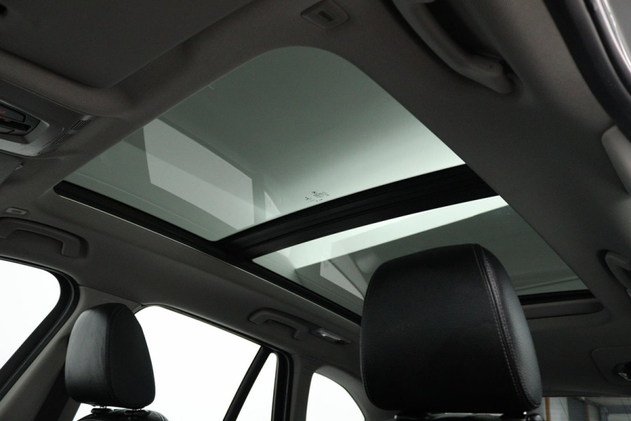 BMW X1 XDrive20i High Executive (PANORAMADAK, TREKHAAK, STOELVERWARMING, ACHTERUITRIJCAMERA, HEAD-UP, DEALER ONDERHOUDEN) BMW X1 XDrive20i High Executive (PANORAMADAK, TREKHAAK, STOELVERWARMING, ACHTERUITRIJCAMERA, HEAD-UP, DEALER ONDERHOUDEN)