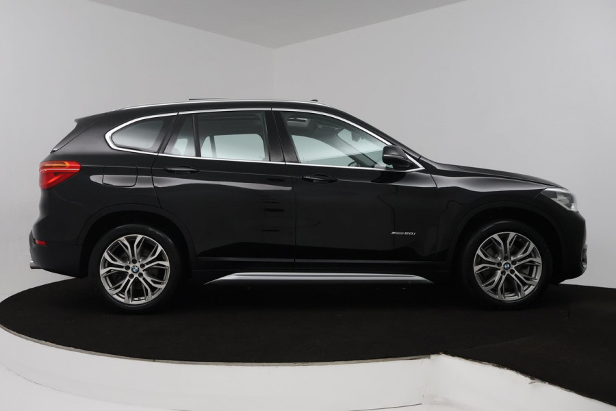 BMW X1 XDrive20i High Executive (PANORAMADAK, TREKHAAK, STOELVERWARMING, ACHTERUITRIJCAMERA, HEAD-UP, DEALER ONDERHOUDEN) BMW X1 XDrive20i High Executive (PANORAMADAK, TREKHAAK, STOELVERWARMING, ACHTERUITRIJCAMERA, HEAD-UP, DEALER ONDERHOUDEN)