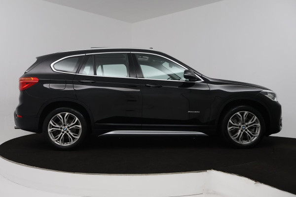 BMW X1 XDrive20i High Executive (PANORAMADAK, TREKHAAK, STOELVERWARMING, ACHTERUITRIJCAMERA, HEAD-UP, DEALER ONDERHOUDEN) BMW X1 XDrive20i High Executive (PANORAMADAK, TREKHAAK, STOELVERWARMING, ACHTERUITRIJCAMERA, HEAD-UP, DEALER ONDERHOUDEN)