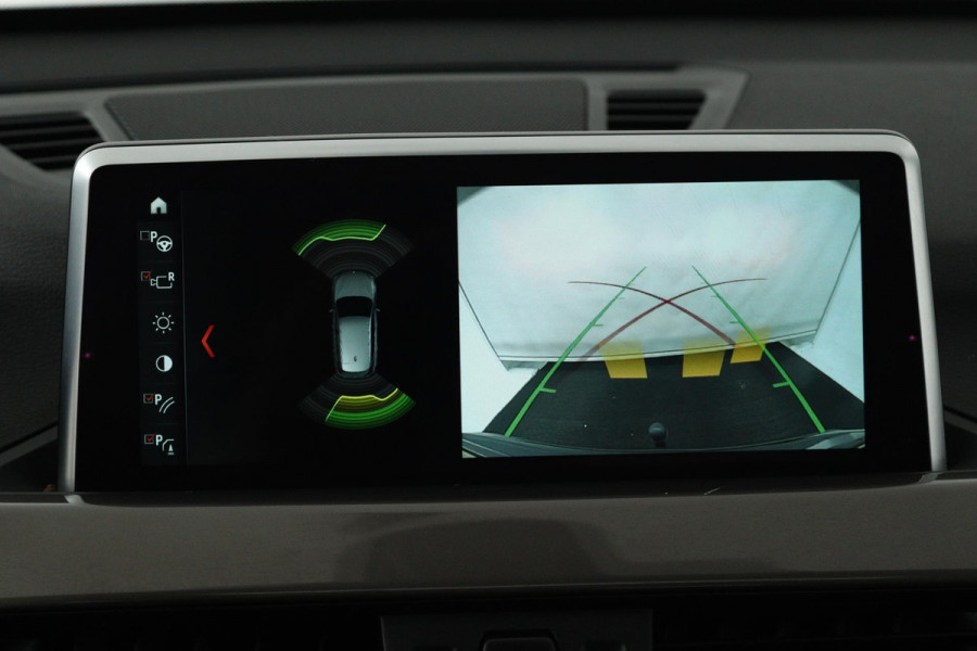 BMW X1 XDrive20i High Executive (PANORAMADAK, TREKHAAK, STOELVERWARMING, ACHTERUITRIJCAMERA, HEAD-UP, DEALER ONDERHOUDEN) BMW X1 XDrive20i High Executive (PANORAMADAK, TREKHAAK, STOELVERWARMING, ACHTERUITRIJCAMERA, HEAD-UP, DEALER ONDERHOUDEN)