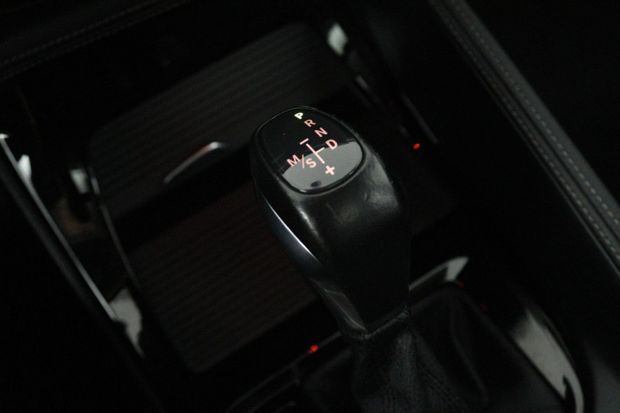 BMW X1 XDrive20i High Executive (PANORAMADAK, TREKHAAK, STOELVERWARMING, ACHTERUITRIJCAMERA, HEAD-UP, DEALER ONDERHOUDEN) BMW X1 XDrive20i High Executive (PANORAMADAK, TREKHAAK, STOELVERWARMING, ACHTERUITRIJCAMERA, HEAD-UP, DEALER ONDERHOUDEN)