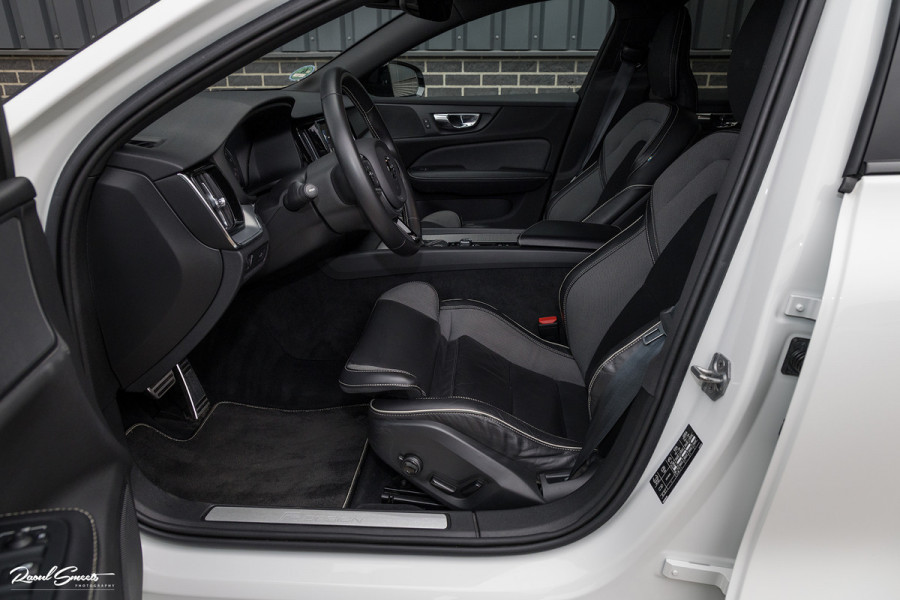 Volvo V60 2.0 T5 R-Design | Memory | Cruise control | Apple carplay |