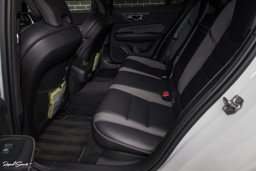 Volvo V60 2.0 T5 R-Design | Memory | Cruise control | Apple carplay |