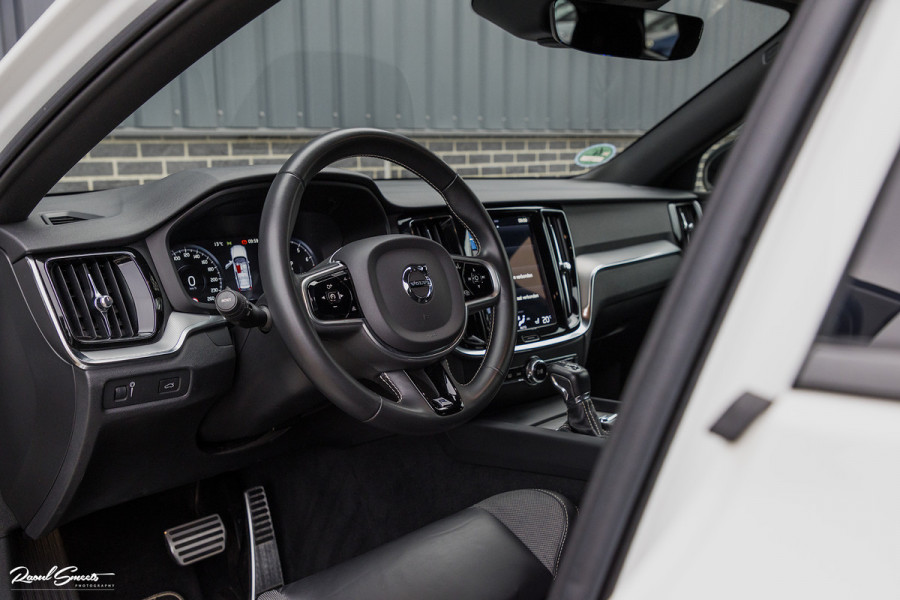 Volvo V60 2.0 T5 R-Design | Memory | Cruise control | Apple carplay |