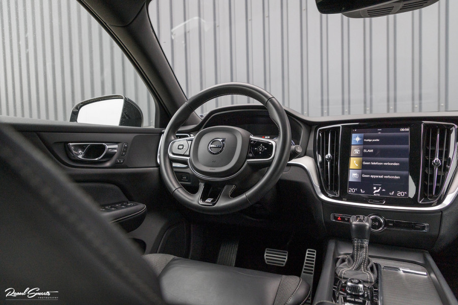 Volvo V60 2.0 T5 R-Design | Memory | Cruise control | Apple carplay |