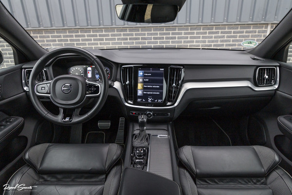 Volvo V60 2.0 T5 R-Design | Memory | Cruise control | Apple carplay |
