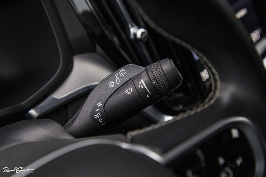 Volvo V60 2.0 T5 R-Design | Memory | Cruise control | Apple carplay |