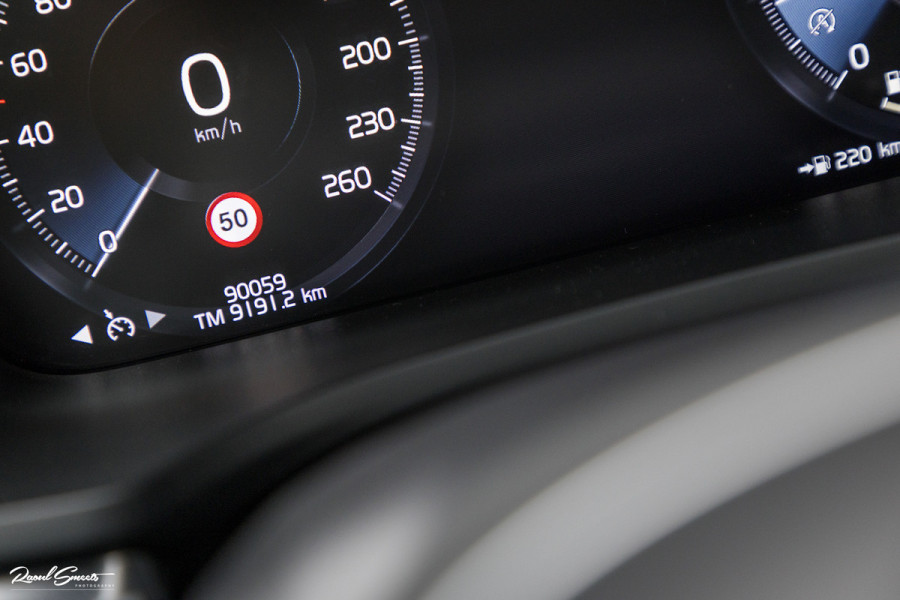 Volvo V60 2.0 T5 R-Design | Memory | Cruise control | Apple carplay |