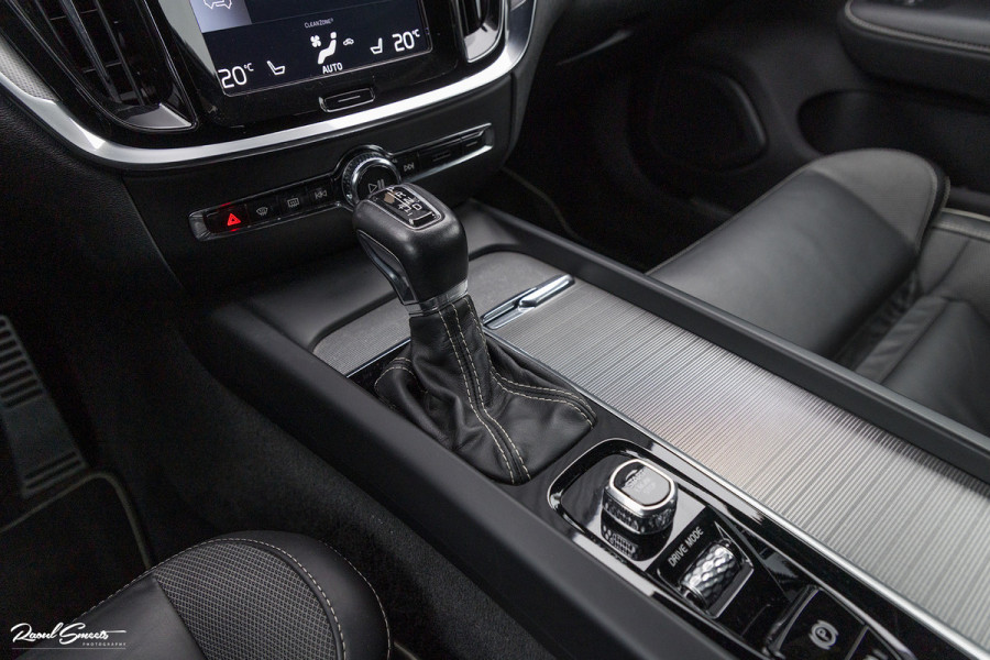 Volvo V60 2.0 T5 R-Design | Memory | Cruise control | Apple carplay |