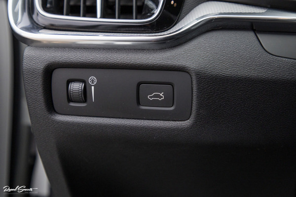 Volvo V60 2.0 T5 R-Design | Memory | Cruise control | Apple carplay |