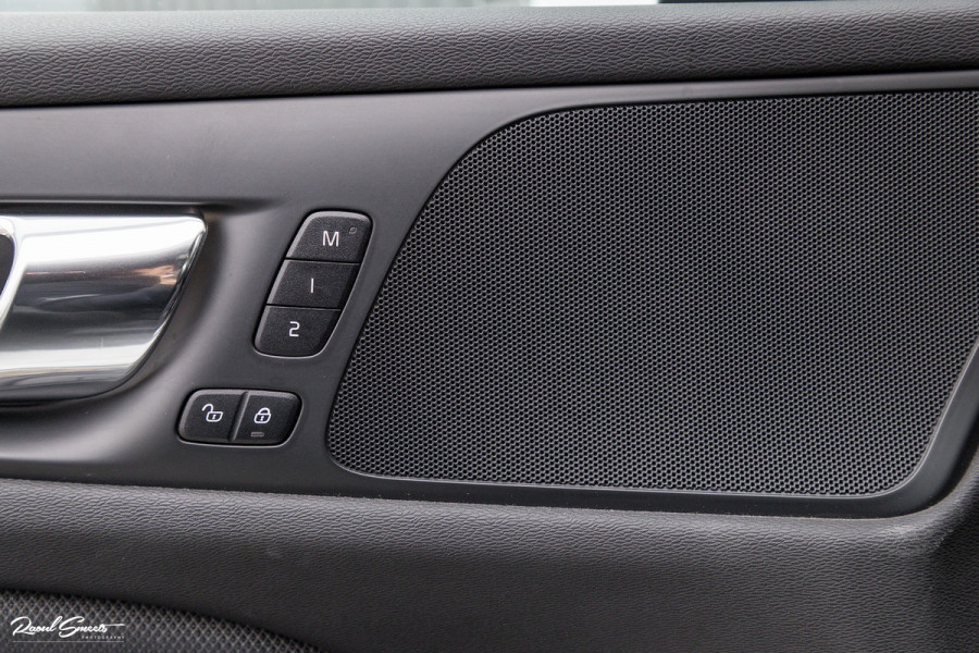 Volvo V60 2.0 T5 R-Design | Memory | Cruise control | Apple carplay |