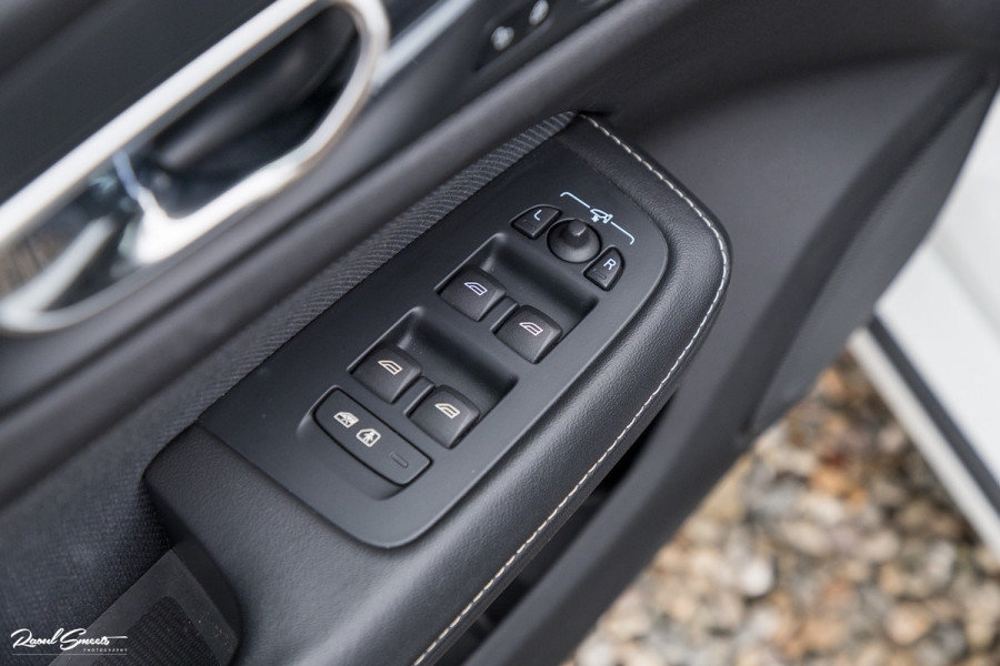 Volvo V60 2.0 T5 R-Design | Memory | Cruise control | Apple carplay |