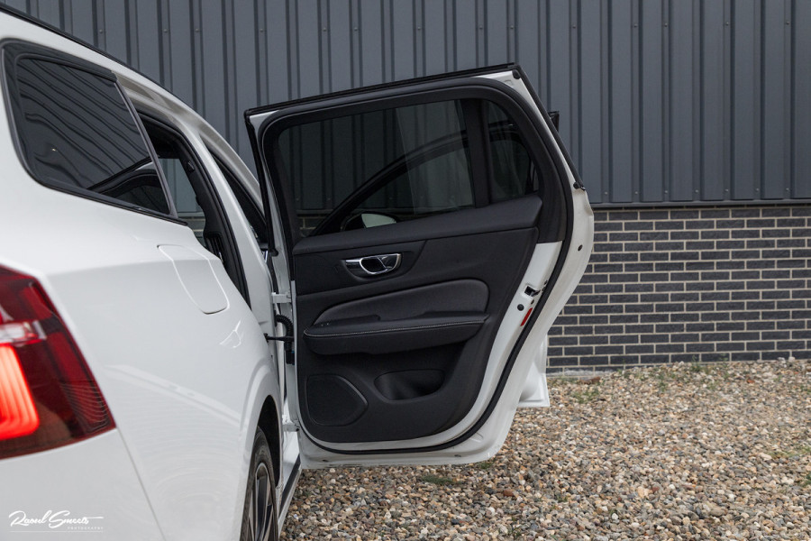 Volvo V60 2.0 T5 R-Design | Memory | Cruise control | Apple carplay |