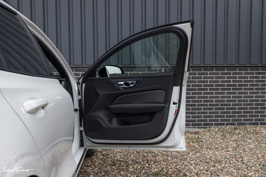 Volvo V60 2.0 T5 R-Design | Memory | Cruise control | Apple carplay |