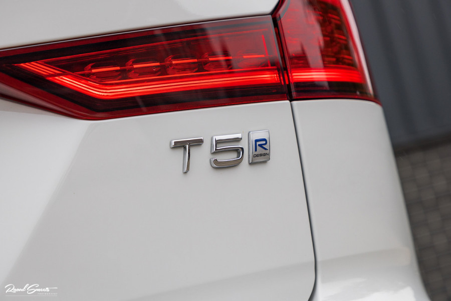 Volvo V60 2.0 T5 R-Design | Memory | Cruise control | Apple carplay |
