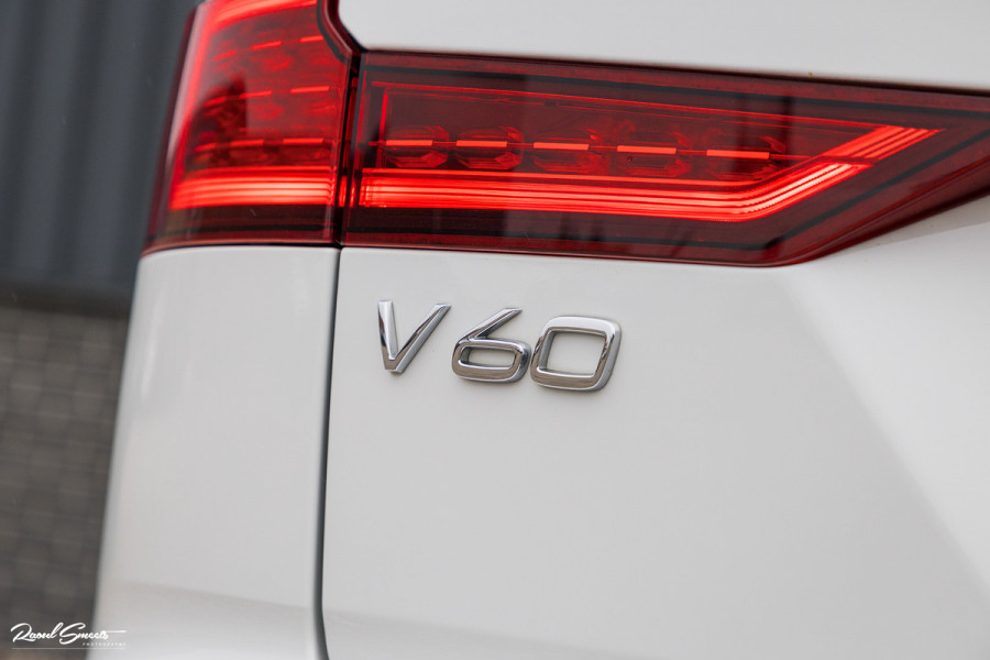 Volvo V60 2.0 T5 R-Design | Memory | Cruise control | Apple carplay |