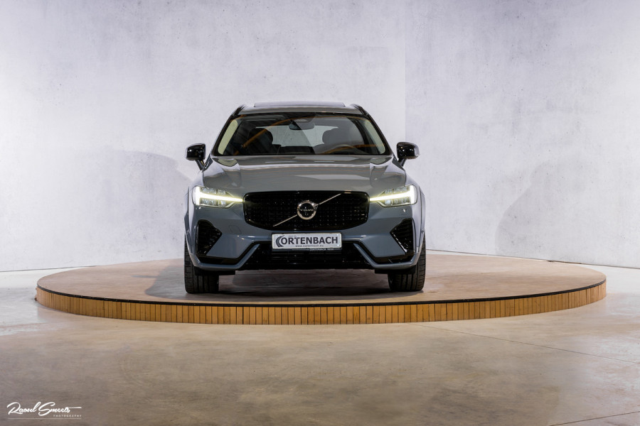 Volvo XC60 2.0 T8 Plug-in hybrid AWD Ultimate Dark | HEICO SPORTIV | Massage | Luchtvering | Panorama dak | Adaptieve cruise | 22 Inch |