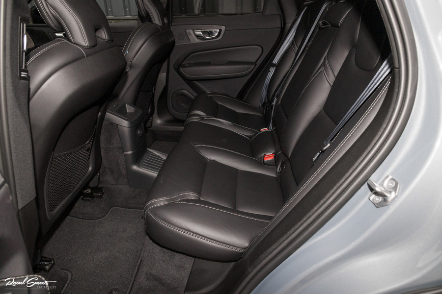 Volvo XC60 2.0 T8 Plug-in hybrid AWD Ultimate Dark | HEICO SPORTIV | Massage | Luchtvering | Panorama dak | Adaptieve cruise | 22 Inch |