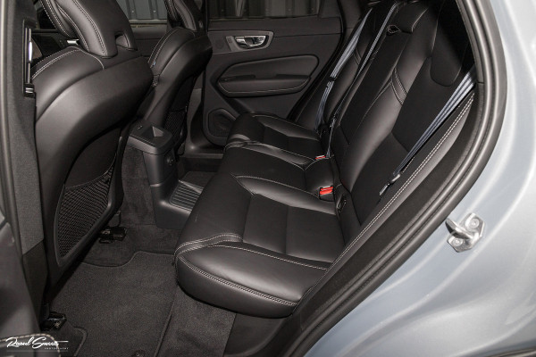 Volvo XC60 2.0 T8 Plug-in hybrid AWD Ultimate Dark | HEICO SPORTIV | Massage | Luchtvering | Panorama dak | Adaptieve cruise | 22 Inch |