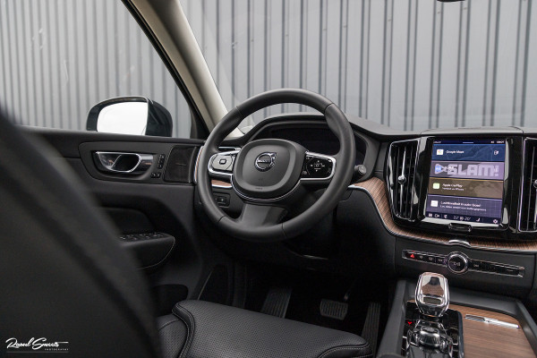 Volvo XC60 2.0 T8 Plug-in hybrid AWD Ultimate Dark | HEICO SPORTIV | Massage | Luchtvering | Panorama dak | Adaptieve cruise | 22 Inch |