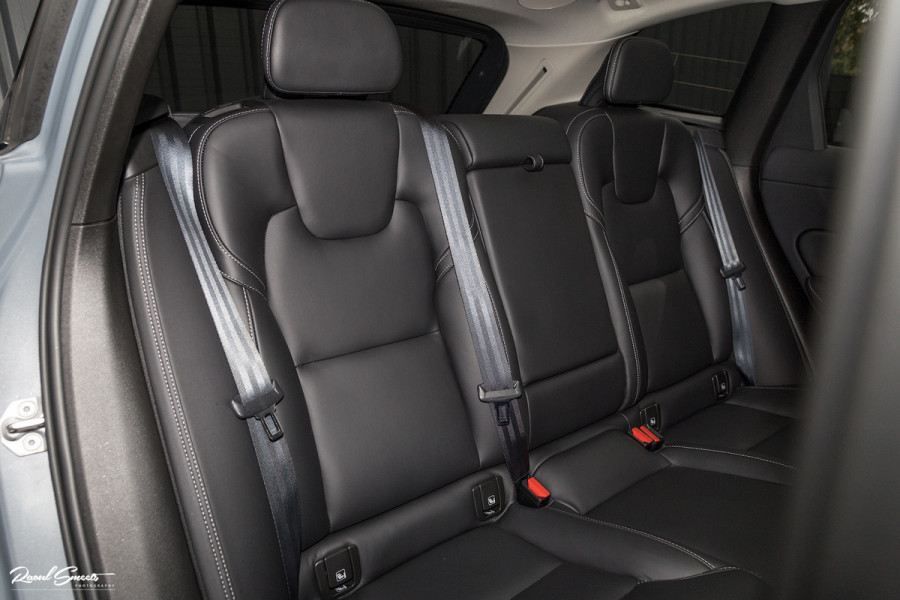 Volvo XC60 2.0 T8 Plug-in hybrid AWD Ultimate Dark | HEICO SPORTIV | Massage | Luchtvering | Panorama dak | Adaptieve cruise | 22 Inch |