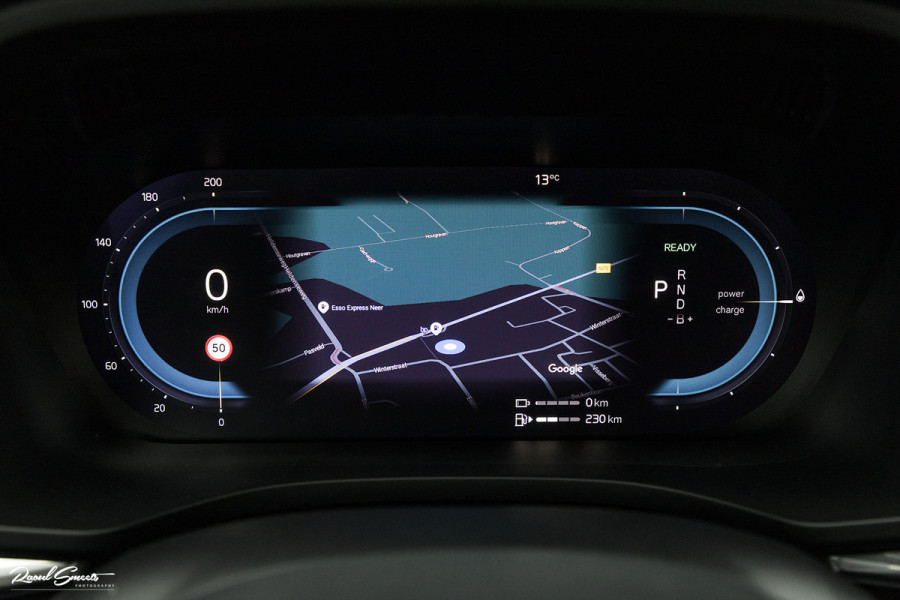Volvo XC60 2.0 T8 Plug-in hybrid AWD Ultimate Dark | HEICO SPORTIV | Massage | Luchtvering | Panorama dak | Adaptieve cruise | 22 Inch |