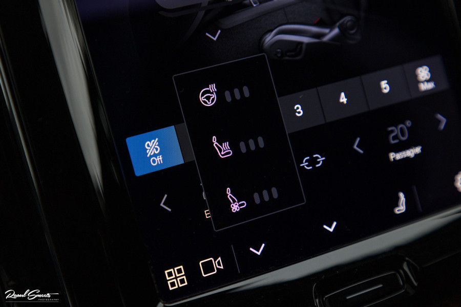 Volvo XC60 2.0 T8 Plug-in hybrid AWD Ultimate Dark | HEICO SPORTIV | Massage | Luchtvering | Panorama dak | Adaptieve cruise | 22 Inch |