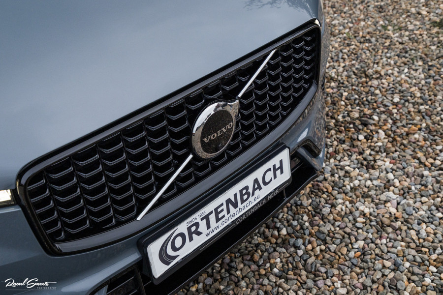 Volvo XC60 2.0 T8 Plug-in hybrid AWD Ultimate Dark | HEICO SPORTIV | Massage | Luchtvering | Panorama dak | Adaptieve cruise | 22 Inch |
