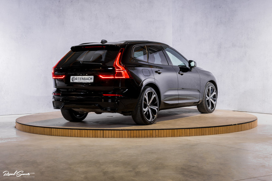 Volvo XC60 B5 Ultimate Dark | Luchtvering | Panorama dak | Harman Kardon | Adaptieve cruise |