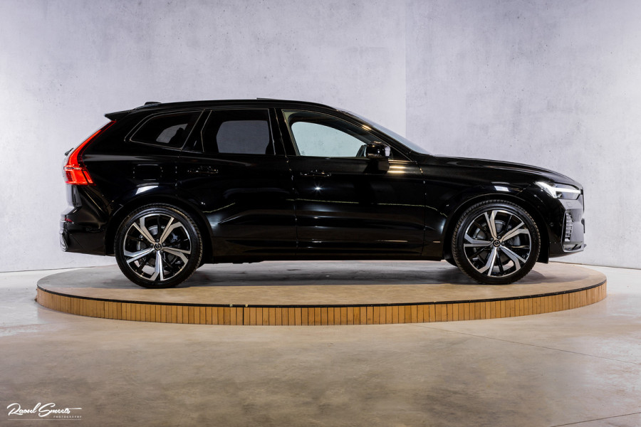 Volvo XC60 B5 Ultimate Dark | Luchtvering | Panorama dak | Harman Kardon | Adaptieve cruise |