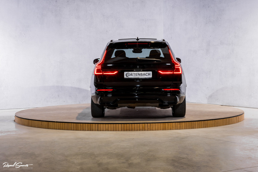 Volvo XC60 B5 Ultimate Dark | Luchtvering | Panorama dak | Harman Kardon | Adaptieve cruise |