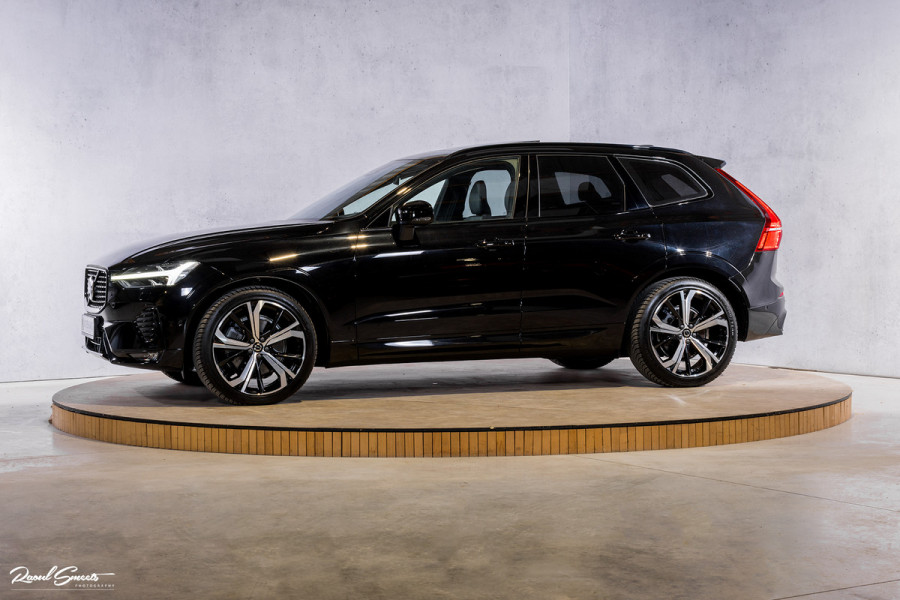 Volvo XC60 B5 Ultimate Dark | Luchtvering | Panorama dak | Harman Kardon | Adaptieve cruise |