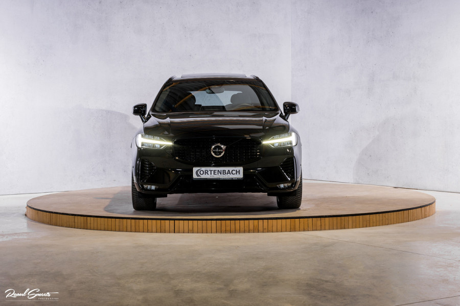 Volvo XC60 B5 Ultimate Dark | Luchtvering | Panorama dak | Harman Kardon | Adaptieve cruise |