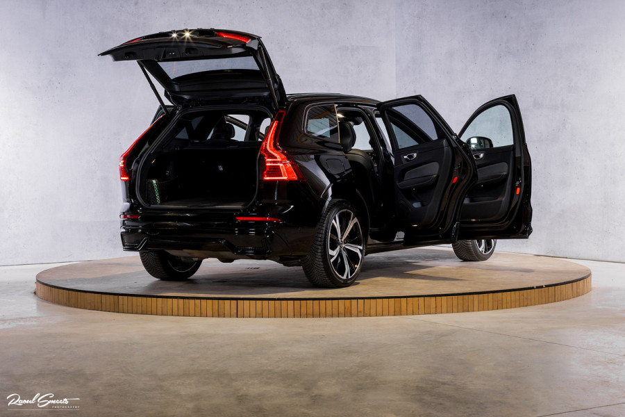 Volvo XC60 B5 Ultimate Dark | Luchtvering | Panorama dak | Harman Kardon | Adaptieve cruise |
