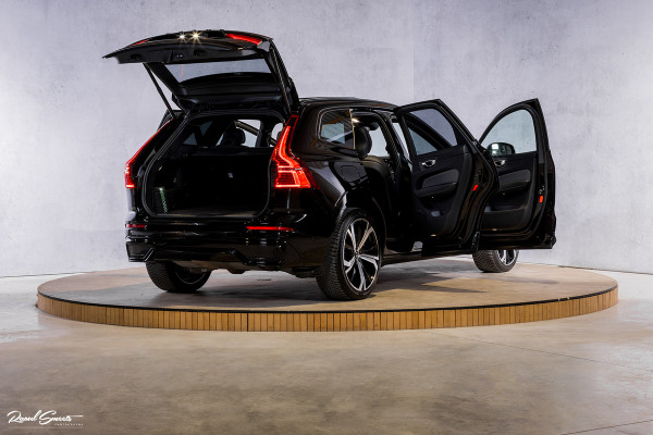 Volvo XC60 B5 Ultimate Dark | Luchtvering | Panorama dak | Harman Kardon | Adaptieve cruise |