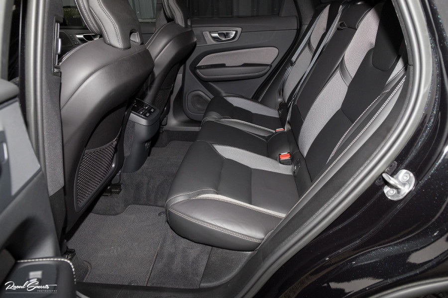 Volvo XC60 B5 Ultimate Dark | Luchtvering | Panorama dak | Harman Kardon | Adaptieve cruise |