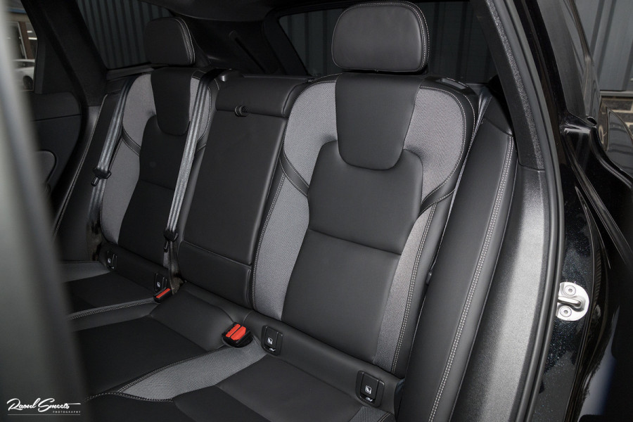 Volvo XC60 B5 Ultimate Dark | Luchtvering | Panorama dak | Harman Kardon | Adaptieve cruise |