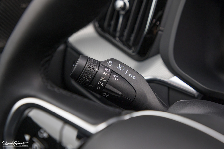 Volvo XC60 B5 Ultimate Dark | Luchtvering | Panorama dak | Harman Kardon | Adaptieve cruise |