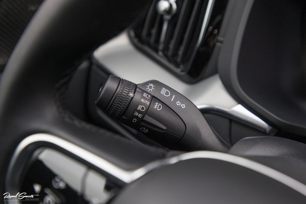 Volvo XC60 B5 Ultimate Dark | Luchtvering | Panorama dak | Harman Kardon | Adaptieve cruise |