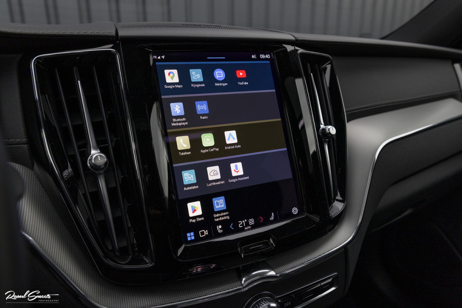 Volvo XC60 B5 Ultimate Dark | Luchtvering | Panorama dak | Harman Kardon | Adaptieve cruise |