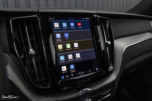 Volvo XC60 B5 Ultimate Dark | Luchtvering | Panorama dak | Harman Kardon | Adaptieve cruise |
